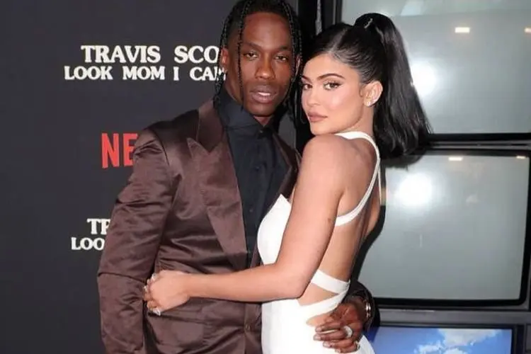 Throwback Masa Lalu, Travis Scott Unggah Foto âTelanjangâ Kylie Jenner ke Instagram Story