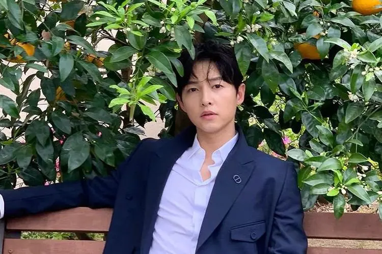 Song Joong Ki dalam Pembicaraan untuk Membintangi Film Noir Baru 'Hwaran'