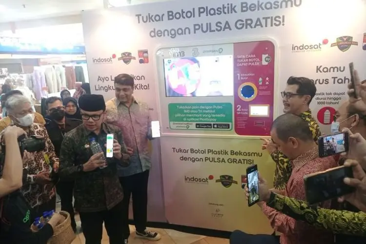Keren, Di Kota Bogor Botol Plastik Ditukar Jadi Pulsa