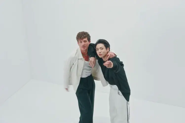 Left and Right Milik Charlie Puth dan Jungkook BTS Jadi Penguasa Tangga Lagu iTunes di 93 negara