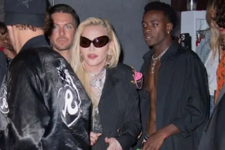 Temani Sang Ibu Madonna Diatas Panggung, David Banda Buktikan Punya Keahlian Menari Baik