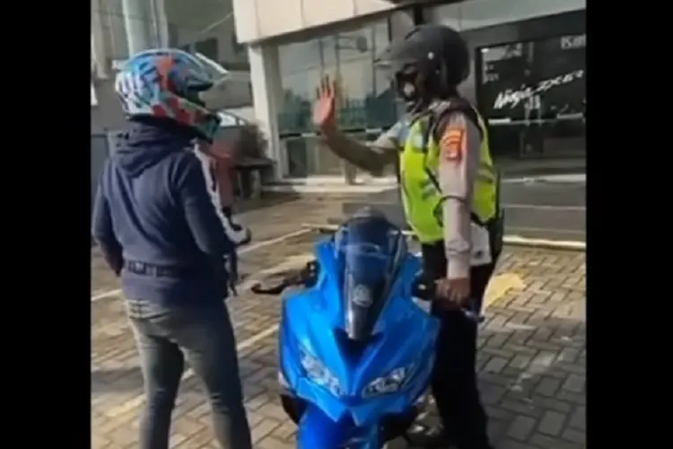 Viral Video Motor Ditilang di Diler, Ternyata Melanggar Banyak Aturan 