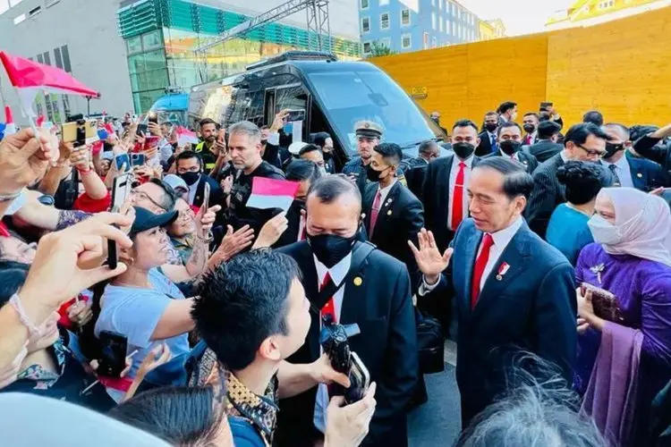 Tempuh Penerbangan 13 Jam, Jokowi Tiba di Jerman untuk Hadiri KTT G7