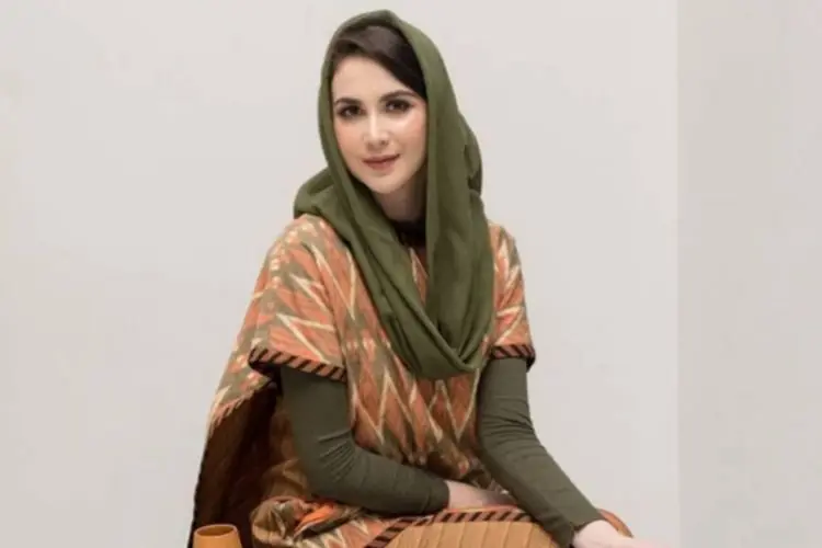 Diduga Tak Mau Salaman dengan Warga, Sikap Arumi Bachsin Jadi Sorotan Netizen
