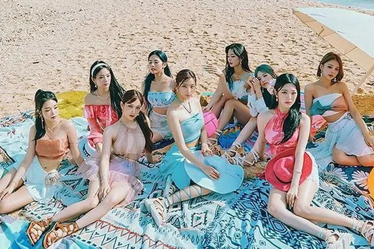 5 Member fromis_9 Mengalami Kecelakaan Mobil, Showcase Comeback Dibatalkan