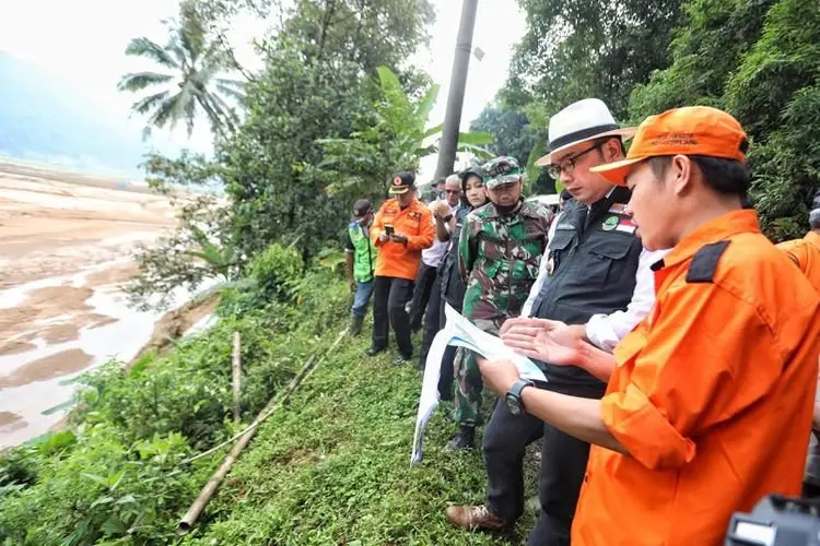 Tinjau Lokasi Banjir Bandang Bogor, Ridwan Kamil Sebut Penyebabnya Gegara Alih Fungsi Sungai