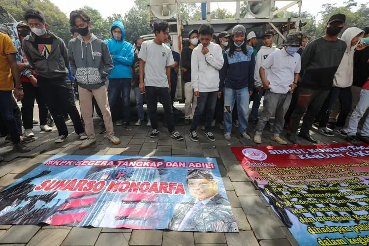 Diduga Korupsi, Ratusan Orang Geruduk Kantor Bappenas Minta Suharso Monoarfa Mundur