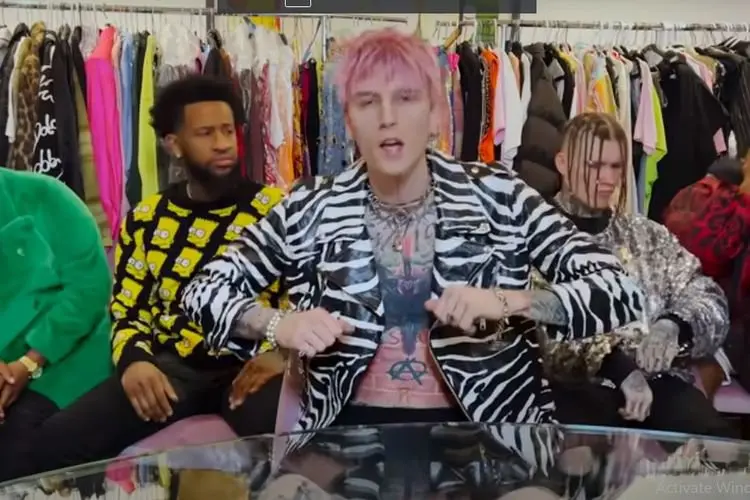 Lirik Laguâââ 9 lives â Machine Gun Kelly