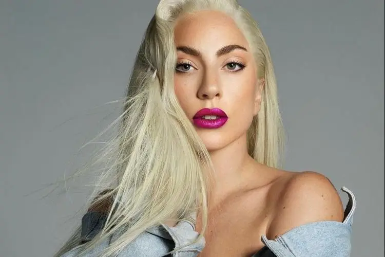 Video Lady Gaga Bernyanyi di Pernikahan Alan Howard Tersebar, Rambut Bobnya Bikin Pangling!