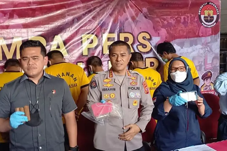 Polda Jabar Ungkap Pelaku Pengoplosan Gas Elpiji 12 Kg di Bogor