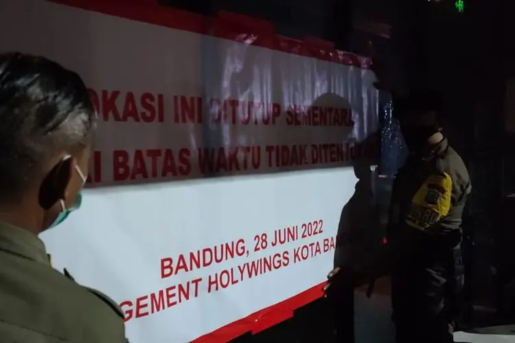 Yana Mulyana Kawal Penutupan Holywings di Bandung 