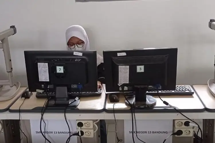 Mengenal Sosok Devi Febrianti, Siswi SMKN 5 Bandung Yang Meraih Juara Pertama LKS IT NSA