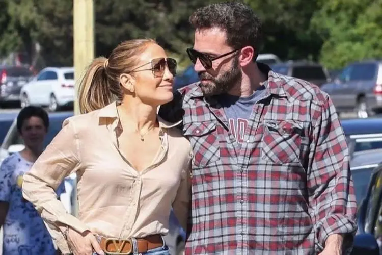 Beri Kejutan untuk Ben Affleck, Jennifer Lopez Kunjungi Lokasi Syuting Bersama Sang Anak