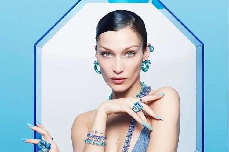 Jelang Peragaan Busana Marc Jacobs, Bella Hadid Ubah Gaya Rambut Berbeda dan Lebih Berani