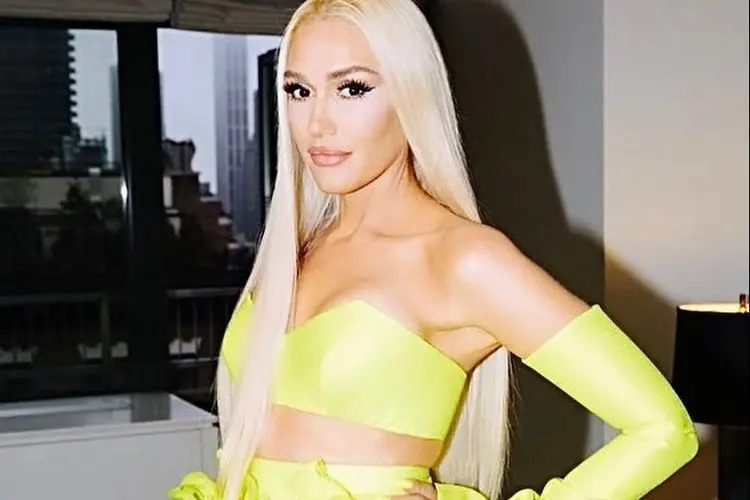 Gwen Stefani Unggah Foto pada Acara Peluncurun GXVE Beauty, Tampak Edgy dan Berani