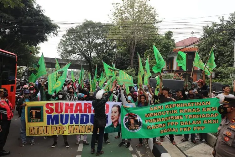 Masa Demo di PPP, Minta Komnas HAM Usut Tuntas Kasus Penyerangan Aksi