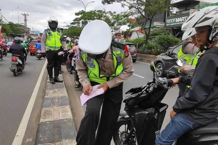 Polisi Bisa Tilang Pakai Kamera HP, Begini Cara Kerjanya