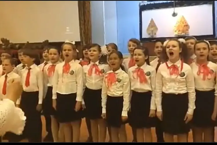 Anak-anak Sekolah di Rusia Nyanyikan Lagu 'Indonesia Raya' untuk Sambut Jokowi? Cek Faktanya di Sini