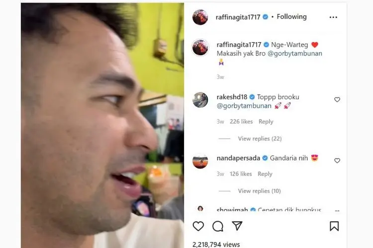 Gara Gara Didatangi Raffi Ahmad Warteg Ini Langsung Rame, Yang Makan Sampai Lesehan di Trotoar Tanpa Alas