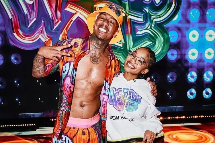 Nikmati Menjadi Seorang Ayah, Nick Cannon Tampak Ceria Bermain Bersama Anak Kembarnya!