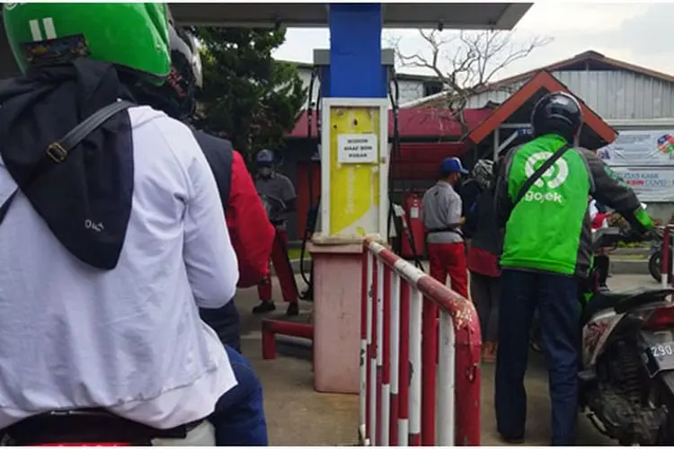 Sopir Angkot di Kota Bandung Keluhkan Kebijakan Aplikasi untuk Pembelian BBM Bersubsidi