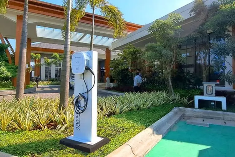 Dukung Pengurangan Emisi Gas Buang, Podomoro Park dan Hyundai Dirikan Charging Station Mobil Listrik