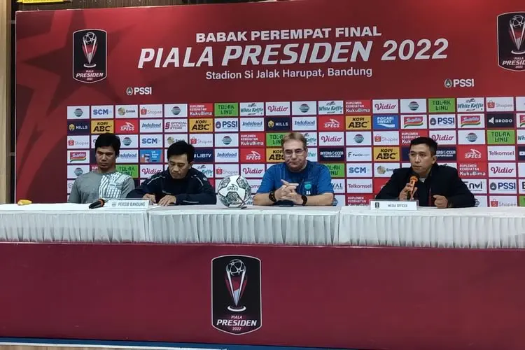 Persib Dikandaskan PSS Sleman, Ini Ungkapan Robert Alberts