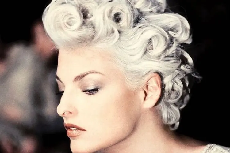 Mantan Supermodel, Linda Evangelista Tampil Kembali ke Publik Setelah Sakit Parah, Ini Momen Langka!