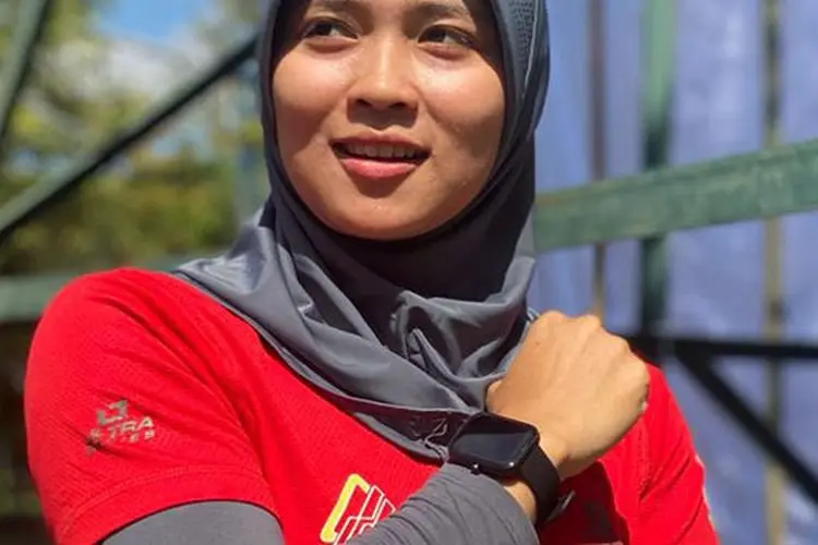 Aries Susanti Rahayu Andalkan Amazfit Bip 3 untuk Mendaki Mimpi Besar