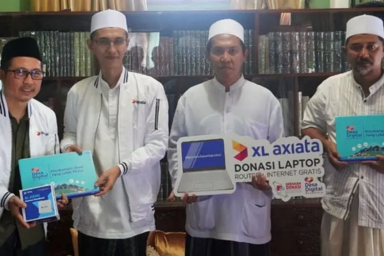 Desa Digital Nusantara, XL Axiata Donasi Puluhan Laptop ke Ponpes di 7 Provinsi