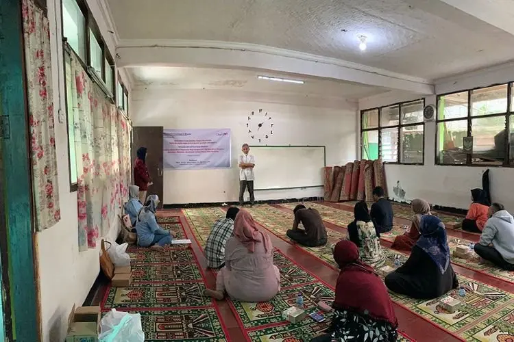 Telkom University Latih Pengurus RT/RW Kelurahan Panjunan Bandung Kelola Komunikasi Organisasi