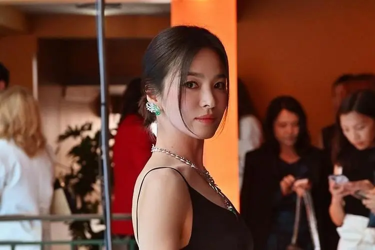 Song Hye Kyo Pernah Menjadi Korban Pemerasan oleh Mantan Menajernya hingga Mengancam Keluarga