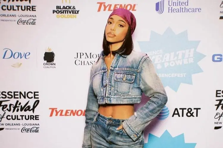 Nikmati Perjalan di New Orleans, Lori Harvey Unggah Foto Nikmati Makanan dengan Pakaian Serba Denim!