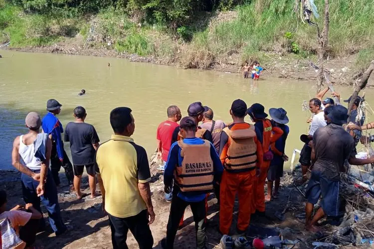 Asik Berenang di Sungai Cimanis Cirebon, 2 Remaja Tenggelam Satu Di Antaranya Meninggal Dunia