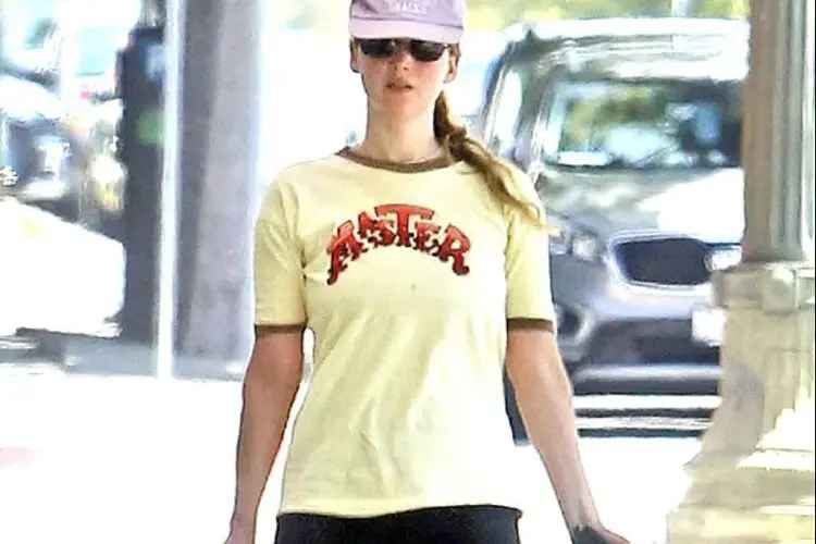 Dengan Penampilan Kasual Keren, Jennifer Lawrence dan Cooke Maroney Santai Nikmati Makan Siang di LA