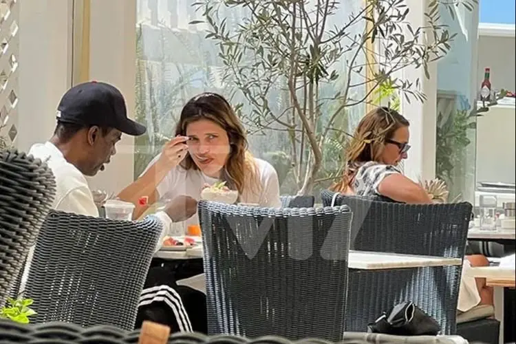 Lagi! Chris Rock dan Lake Bell Terlihat Habiskan Waktu Bersama, Pakaiannya Super Mewah