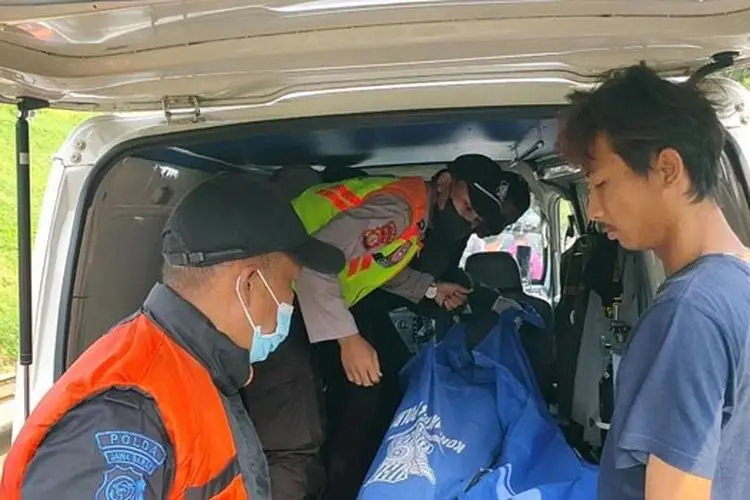 Diduga Hendak Buang Air Kecil, Pria Paruh Baya Tewas Terserempet Kereta di Padalarang