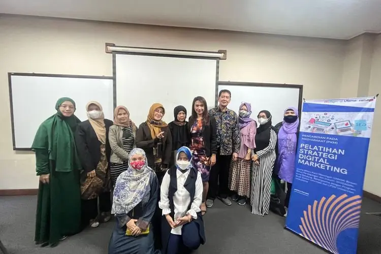 Prodi Sistem Informasi Universitas Widyatama dengan Disdagin Kota Bandung Gelar PKM Bagi UMKM di Bandung