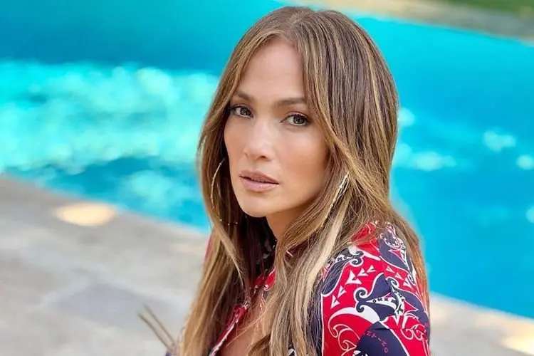 Jennifer Lopez Kepergok Kunjungi Ben Affleck Lagi di Lokasi Syuting, Kali Ini Penampilannya Santai!
