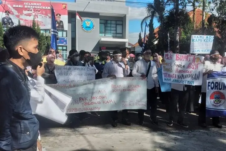 Giliran Honorer Teknis Administrasi Pemkab Garut yang Minta Keadilan