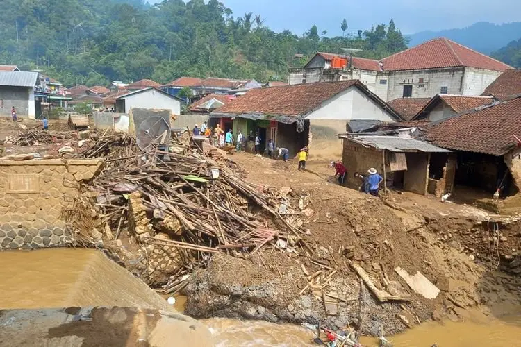 Jembatan Bailey Akses Menuju Pelabuhan Ratu Sukabumi Sudah Bisa Dilewati Mobil
