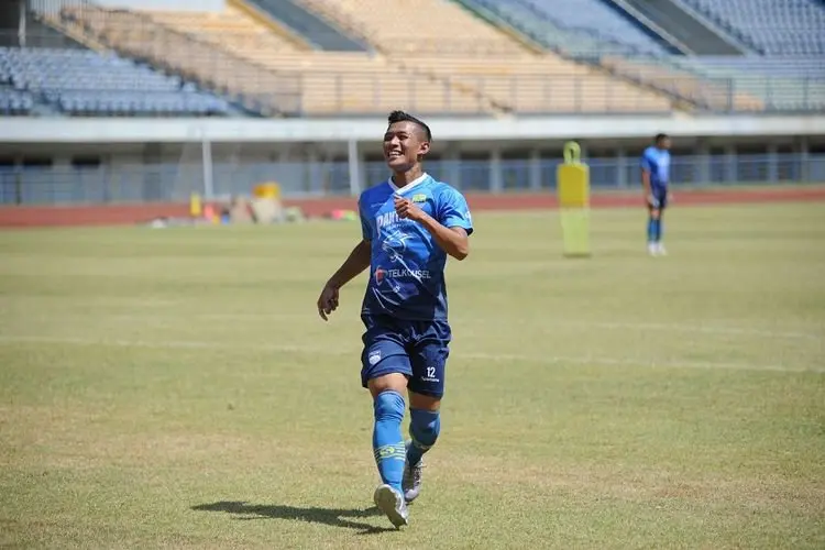 5 Pemain Bersaing di Posisi Bek Kanan Persib, Henhen Herdiana Merasa Terancam?