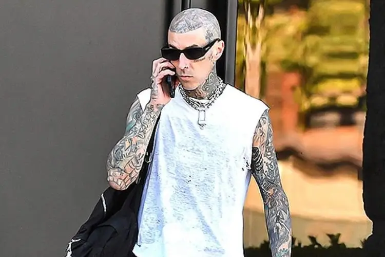 Travis Barker Telah Sembuh dari Pankreatitisnya, Datang Sendiri ke Studio Musik dengan Sehat