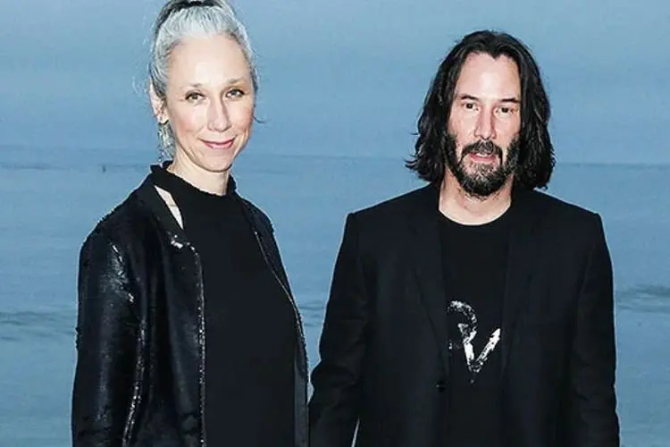 Tampil Depan Umum dengan Mesra, Keanu Reeves dan Alexandra Grand Terlihat Jalan BersamaÂ di New York City