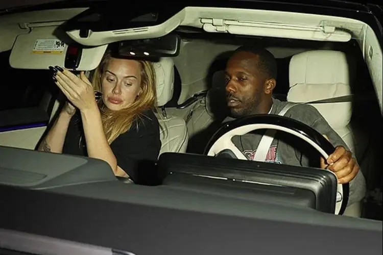 Pelantun âEasy On Meâ Adele Nikmati Kencannya dengan Rich Paul! Ini Penampakan Keduanya dalam Mobil