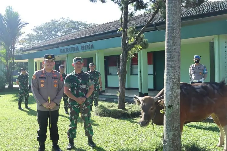 Perkuat Sinergitas TNI, Polri dan Masyarakat, Polresta Tebar Hewan Kurban 