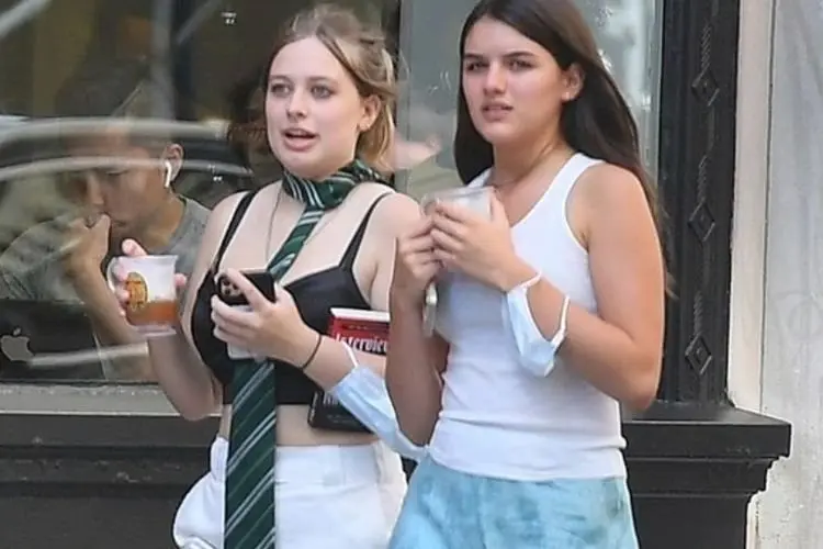Suri Cruise Nikmati Musim Panas dengan Kunjungi Toko âHarry Potterâ di New York City