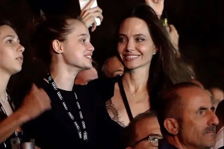 Terlihat Sangat Kompak, Shiloh Jolie Pitt Temani Angelina Jolie di Roma Italia