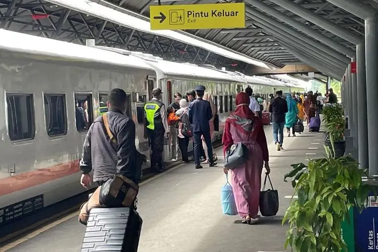 Terbaru! Syarat Naik Kereta Api Jarak Jauh Bulan Juli 2022
