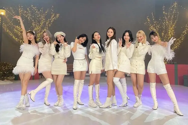 Tak Ingin Berpisah, Semua Member TWICE Perpanjang Kontrak dengan JYP Entertainment